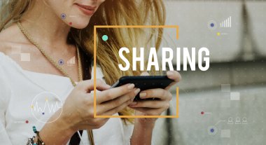 cep telefonu kullaranarak lady