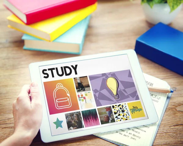 Digitales Tablet mit Studienkonzept — Stockfoto