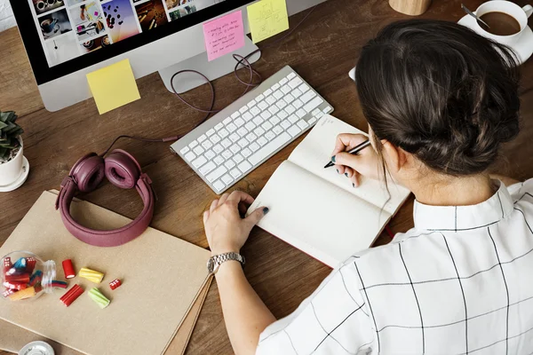 Creative woman drawing in album — Stock Photo, Image