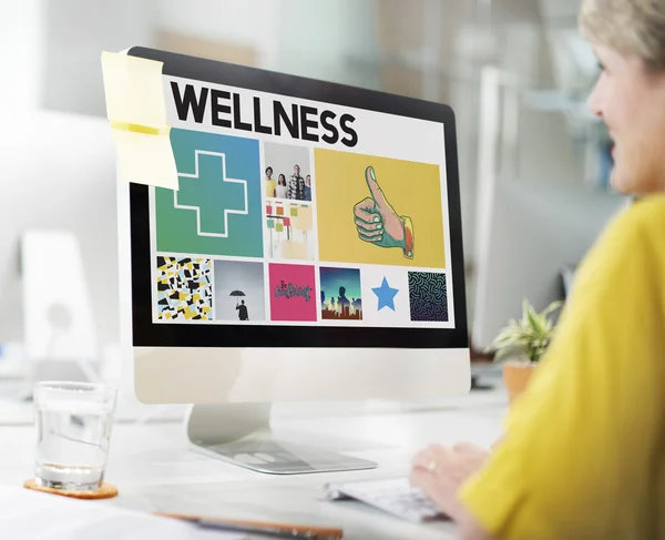 Počítač s Wellness na monitoru — Stock fotografie