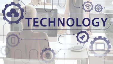 Bilgisayar ve teknoloji çalışan iş kadını