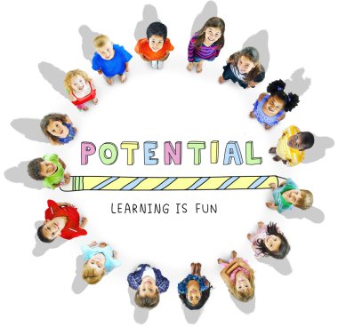 Daire içinde duran çocuk 