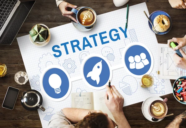 Tabel met poster met strategie — Stockfoto