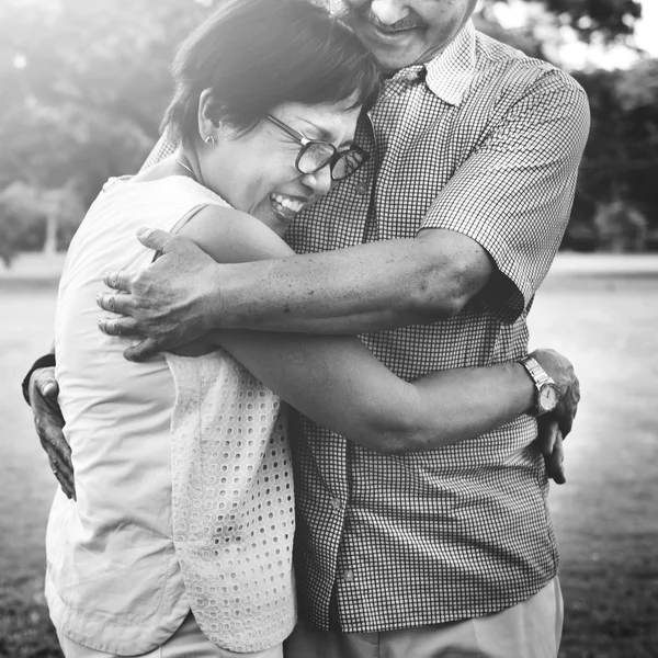 Old couple hugging — Stock Photo, Image