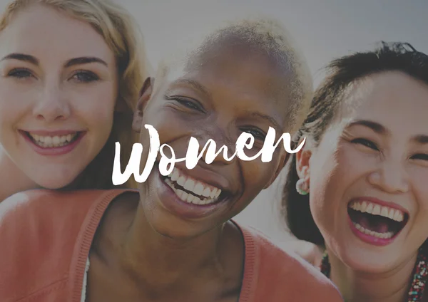 Vielfältige Frauen lachen — Stockfoto