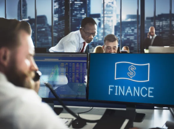 Menschen, die arbeiten und finanzieren — Stockfoto