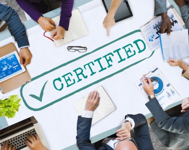 Bir grup insan birlikte çalışma 