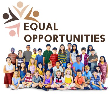 Gülümseyen şirin farklı çocuklar