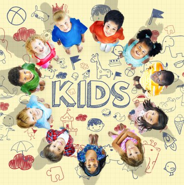 Daire içinde duran çocuk 