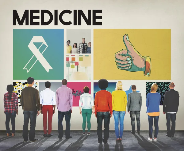 Diversity People And Looking at Medicine Concept — Stock fotografie