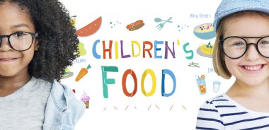 Gülümseyen güzel kızlar