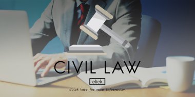 İşadamı dizüstü bilgisayarla çalışıyor 