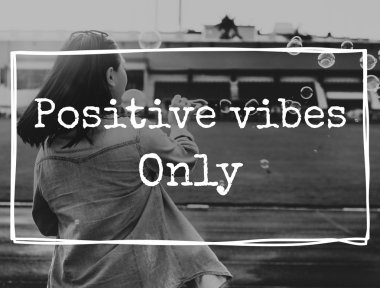 Kız baloncuk yapmak