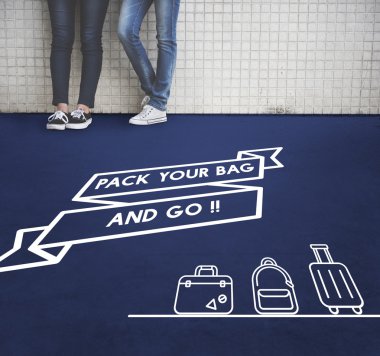 Kızlar duvara yakın daimi