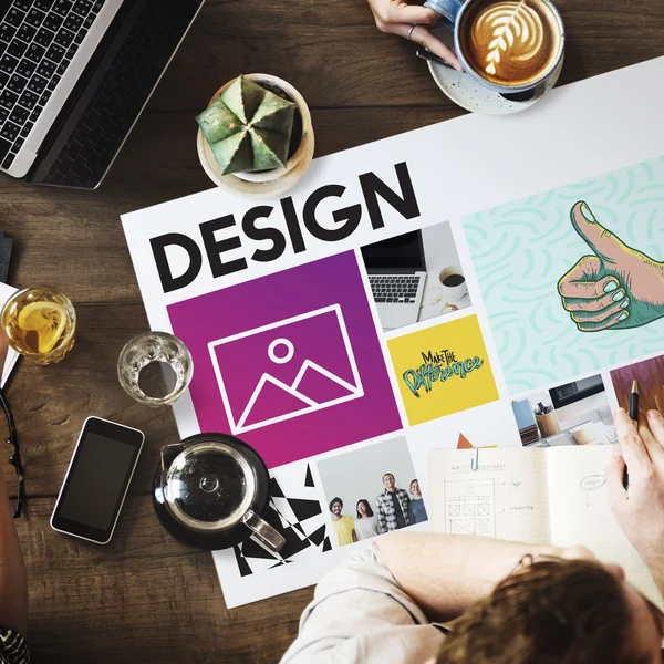 Mesa con póster con diseño — Foto de Stock