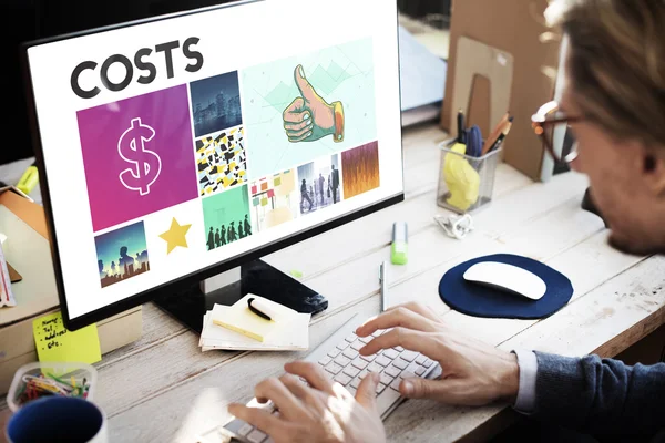 Businessman working on computer — Stock Photo, Image