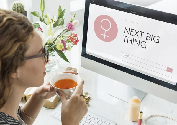 Woman holding tea cup — Stock Photo, Image