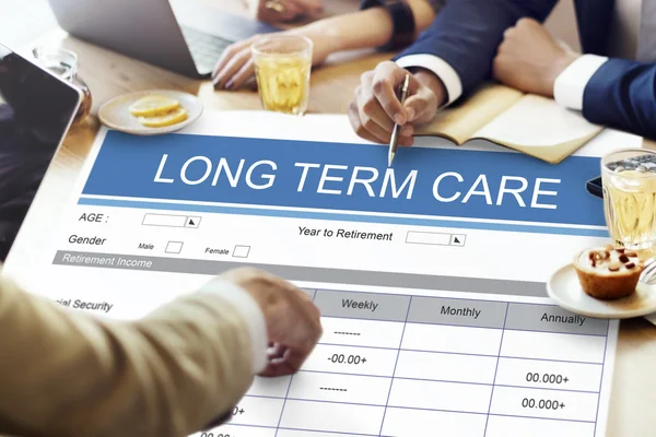 People discussing about Long Term Care — Stock Photo, Image