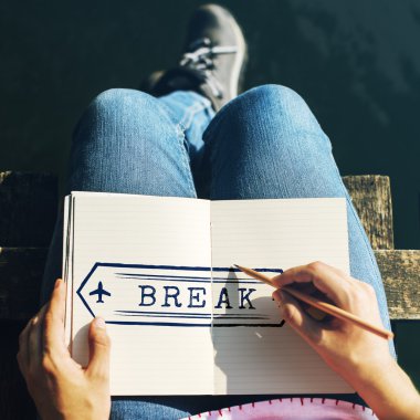 Defterde yazan kadın