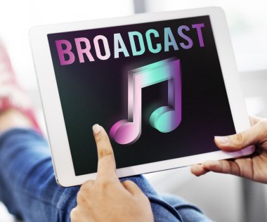 Dijital tablet ellerinde