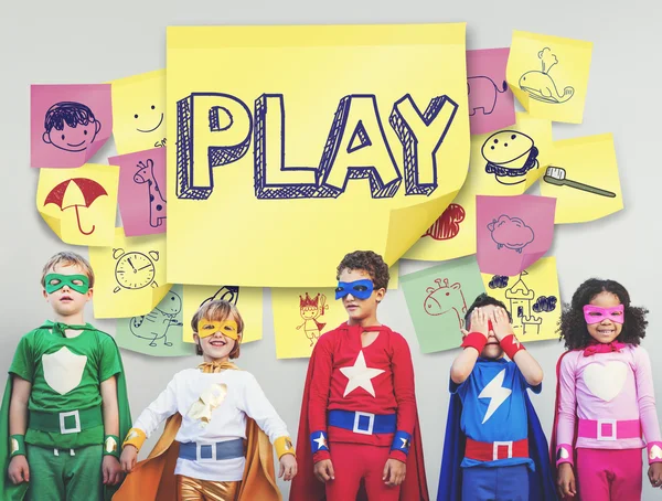 Superheld kinderen hebben plezier samen — Stockfoto