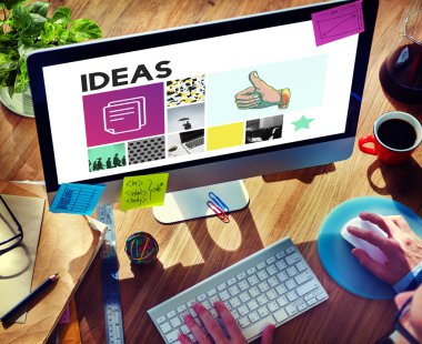 Bilgisayar kullanan adam 