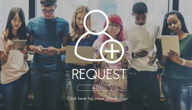 Dijital cihazlar kullanan öğrenciler 