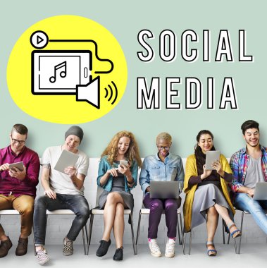 İnsanlar dijital araçları tarama  