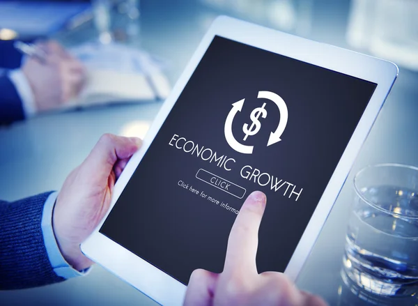 Tablet digitale con concetto di crescita economica — Foto Stock