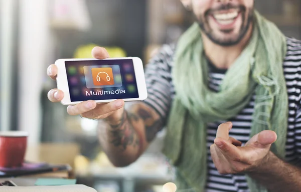 Man showing mobile phone screen — Stock Photo, Image