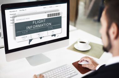 Fligth bilgilerle bilgisayar monitör