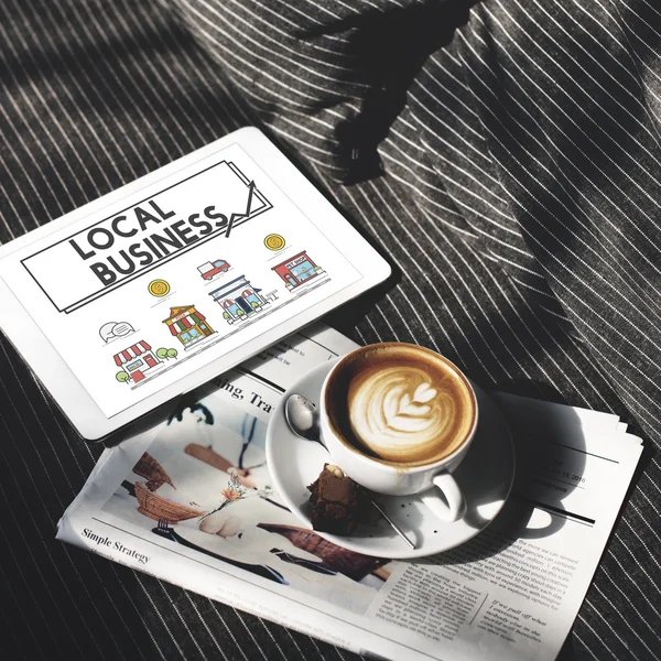 Café, jornal e Tablet Digital — Fotografia de Stock