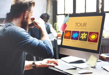 adam içme kahve ve çalışma 