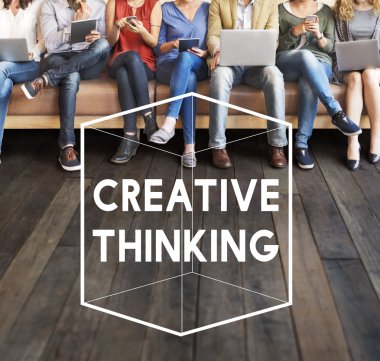 aygıtlar ve yaratıcı düşünme insanlar oturup