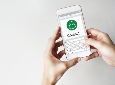 akıllı telefon tutan eller