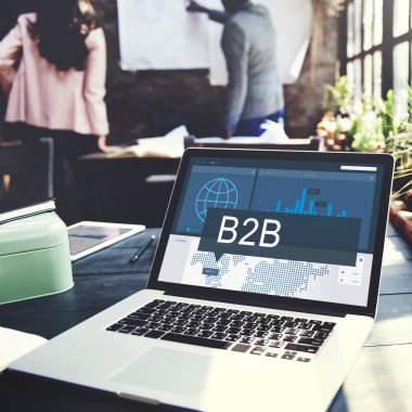 Tablo açılan laptop