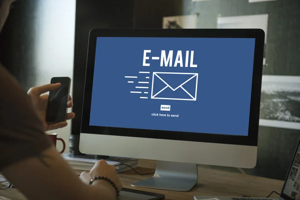 Концепция конверта переписки по электронной почте — стоковое фото