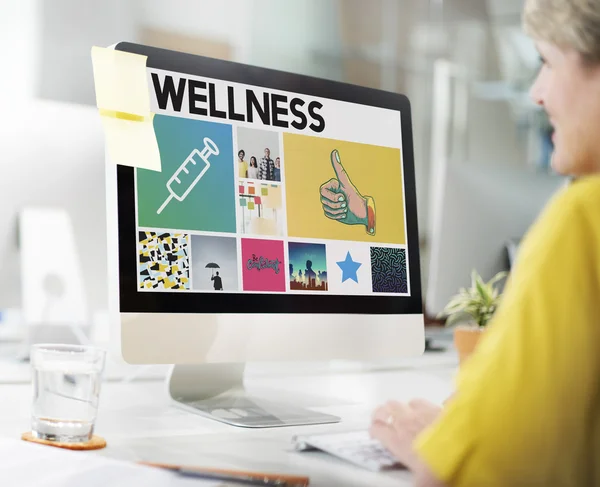 Computer con Wellness sul monitor — Foto Stock