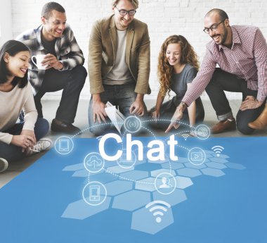 Poster ve sohbet çalışma tasarımcılar