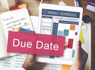 Dijital tablet tutan eller kadın