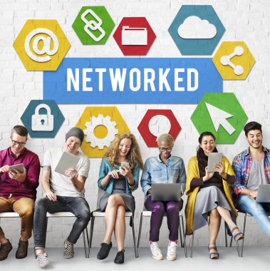 İnsanlar dijital araçları tarama  