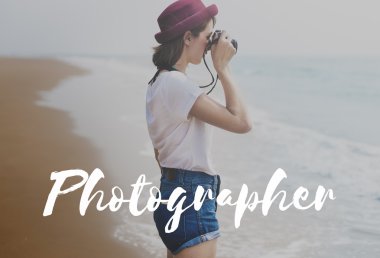 Kız kamerada Fotoğraflar yapmak