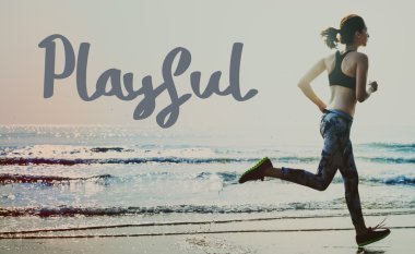 Kumsalda çalıştıran tozluk kadında