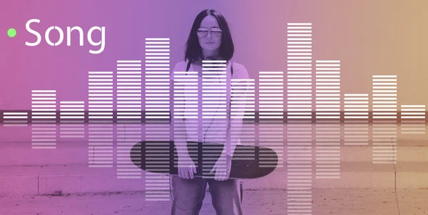 Young girl with skateboard — Stock Photo, Image