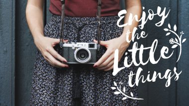 vintage fotoğraf makinesi ile kız