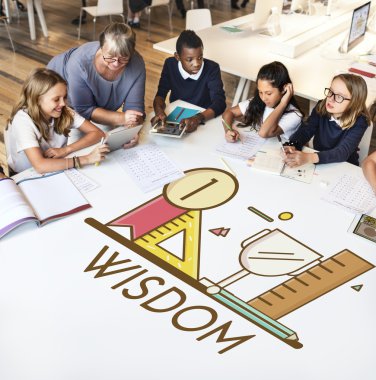 öğretmen çocukların grup ile