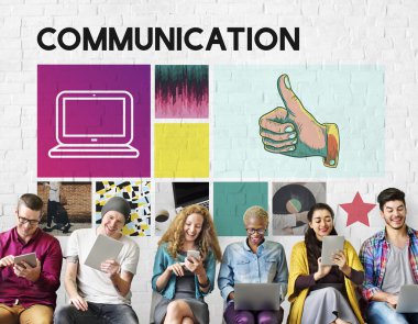 İnsanlar dijital araçları tarama  