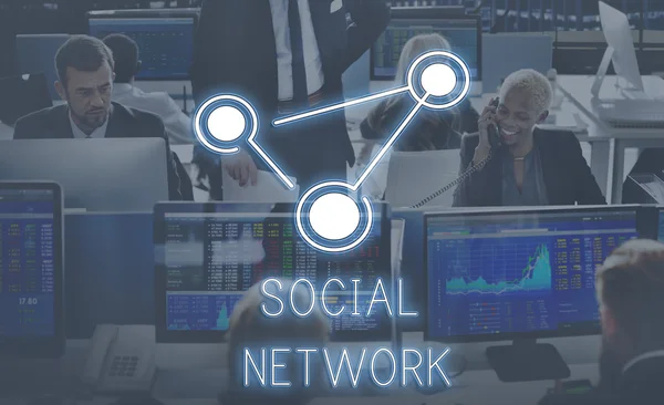 Pessoas de negócios que trabalham e Rede Social — Fotografia de Stock