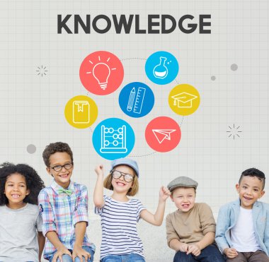 Çocuklar gülüyor ve eğlenin