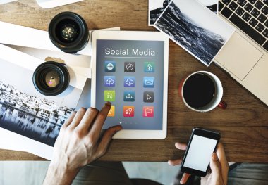 Dijital tablet dokunmadan adam 